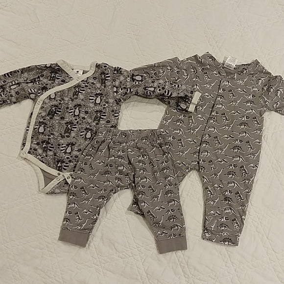 Small Plum Other - Bundle of Small Plum onesie pants and singlet